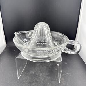 Vintage Clear Glass Manual Citrus Juicer Lemon Orange Reamer Pitcher Spout